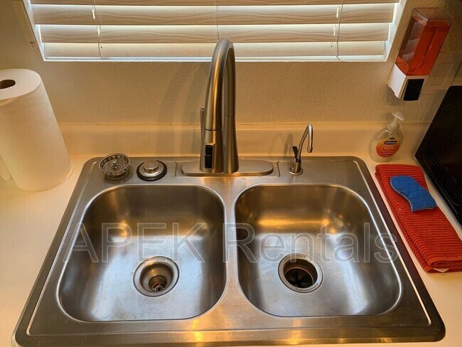 Building Photo - 61493 Desert Air Rd