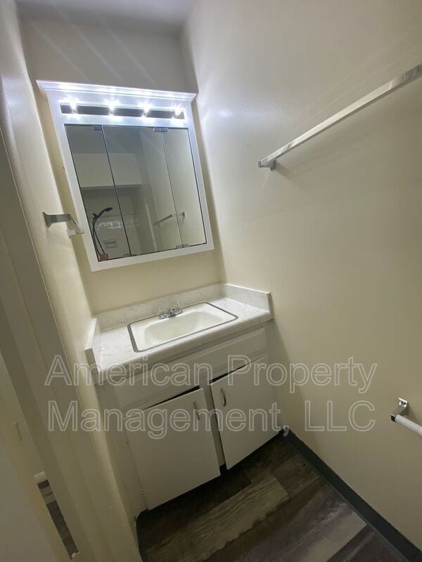 Building Photo - 1598 S 67th E Ave