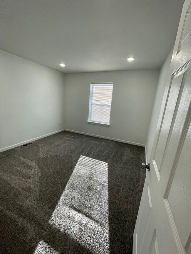 Building Photo - Townhomes Now Available in Strafford MO!