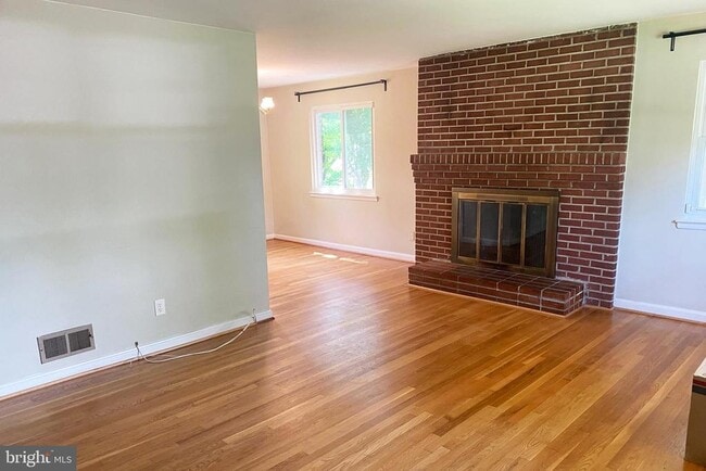 Building Photo - 2703 Dawn Dr