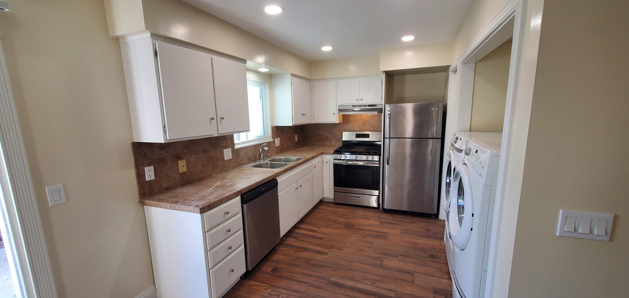 Building Photo - 9691 Durham Dr