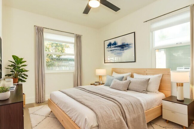 Building Photo - **REDUCED SECURITY DEPOSIT** Refreshed 2 Bed /1 Bath Pacific Beach Duplex Near the Ocean & Bay!