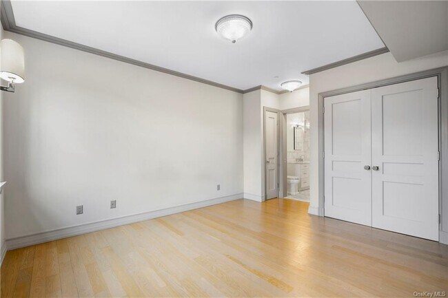 Building Photo - 26 East Pkwy