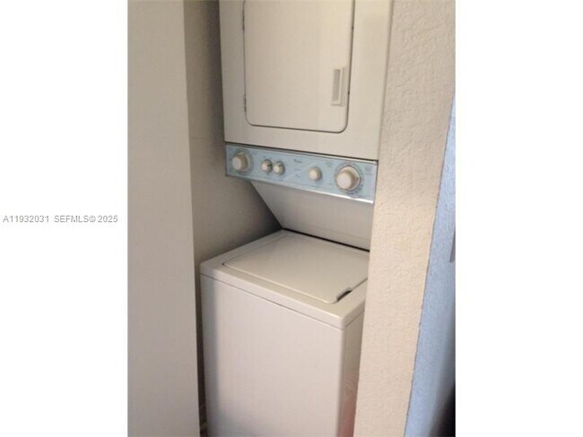 Building Photo - 36 NW 6th Ave