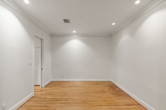 Building Photo - 5351 McCulloch Cir