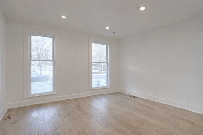 Building Photo - Renovated Single Family 2BR+2Bonus Rm/2.5BA Home in the Heart of Waverly