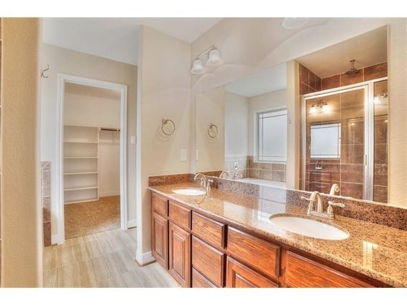 Building Photo - 2118 Yturria Dr