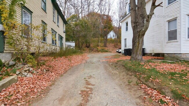 Building Photo - 144 Franklin St