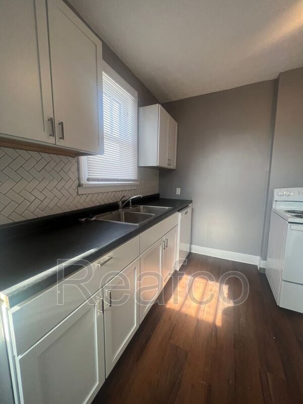 Building Photo - 287 N Burgess Ave