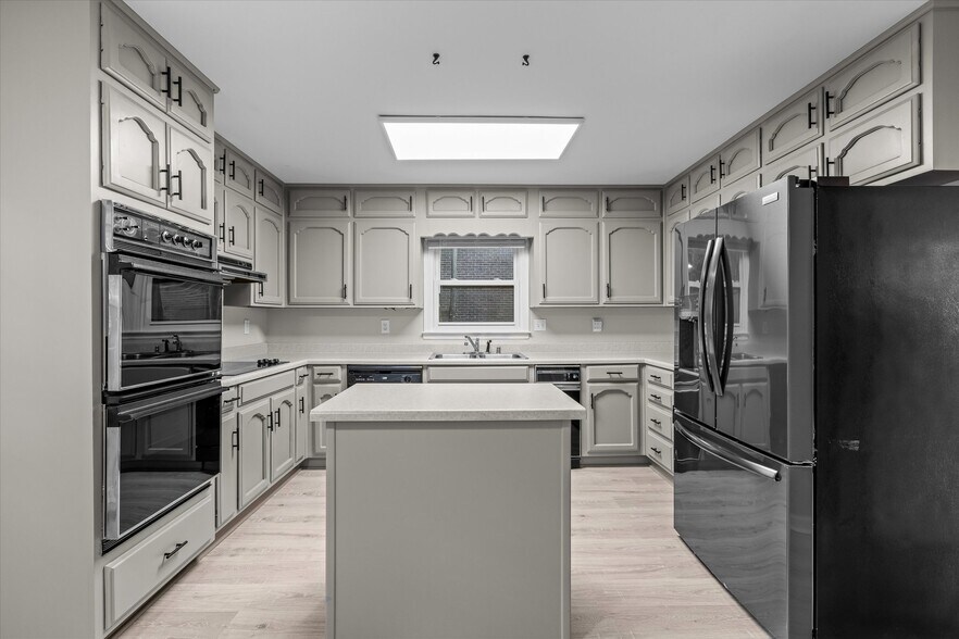 Building Photo - 1305 Hiwan Trail SE