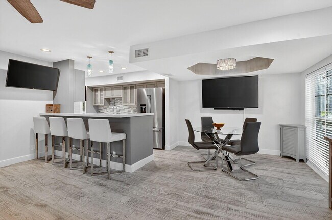 Building Photo - 1194 Hillsboro Mile