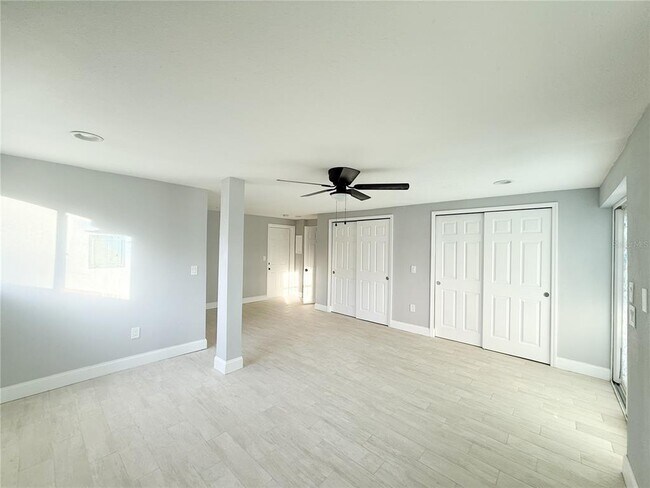Building Photo - 14000 Miramar Ave