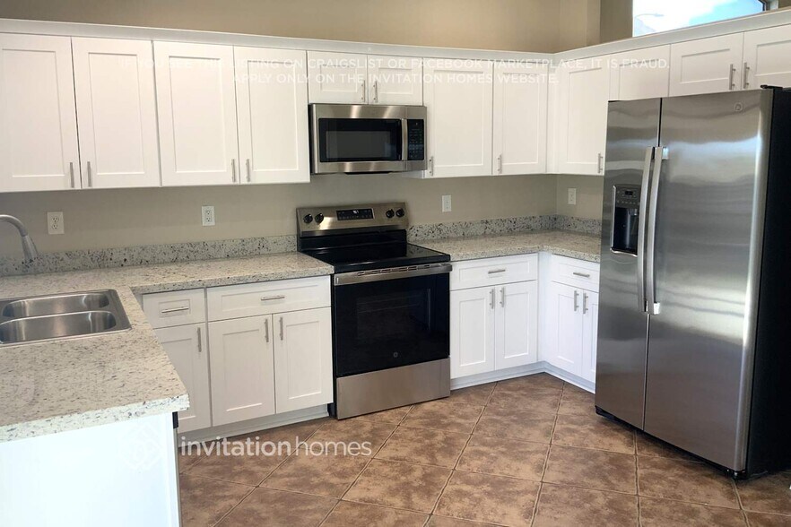 Building Photo - 8703 N 112th Ave