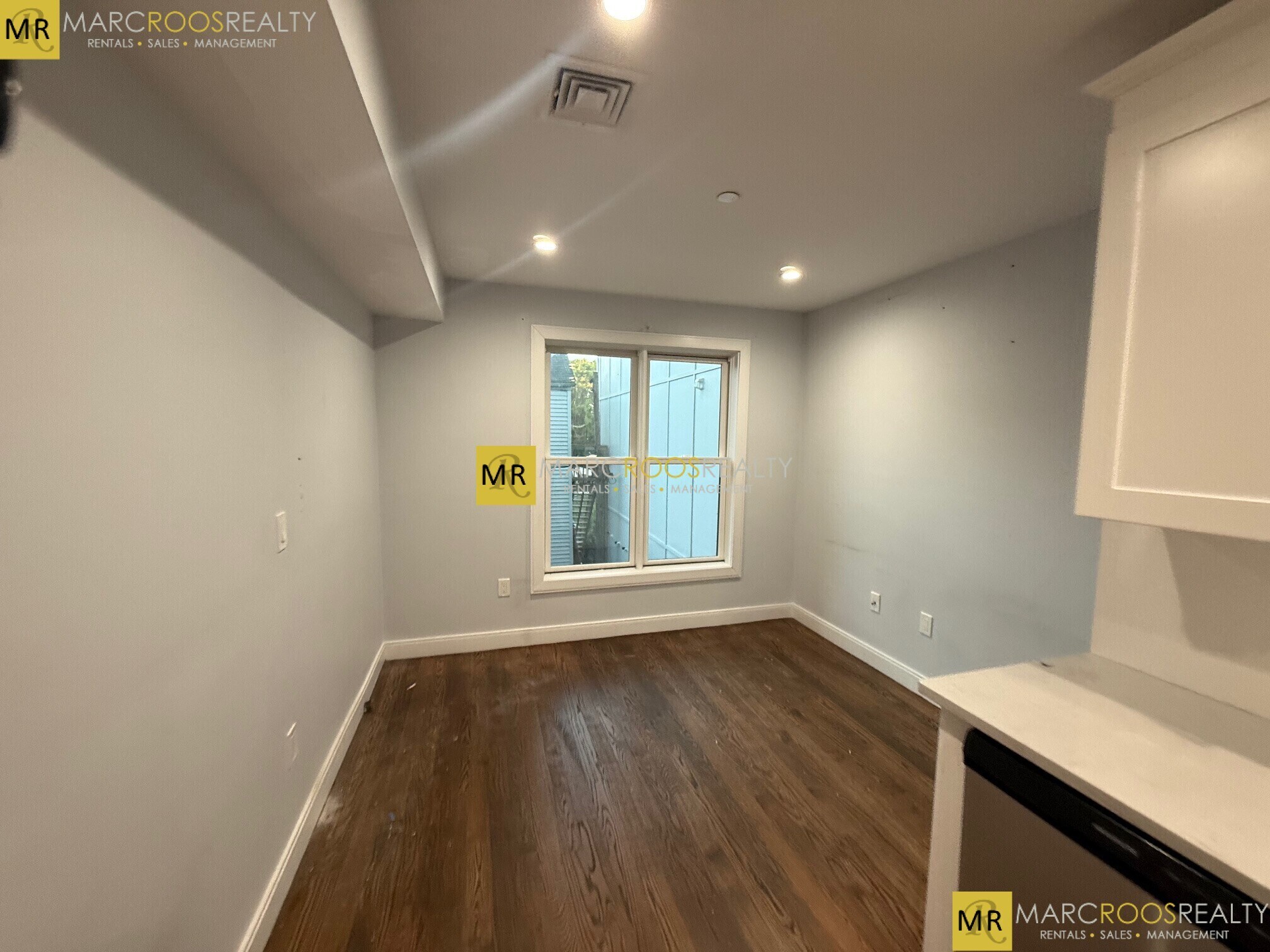 Building Photo - 174 Paris St