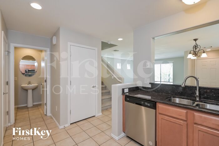 Building Photo - 10621 E Singing Canyon Dr