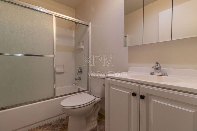 Building Photo - 4332 Pacific Ave