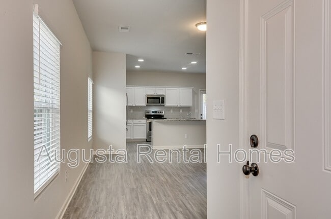 Building Photo - 301 Claudia Dr