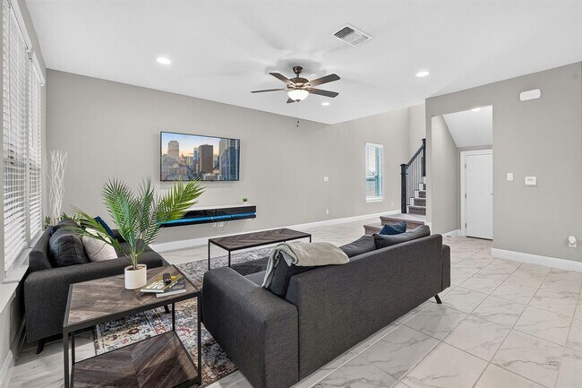 Building Photo - 15820 Celosia St