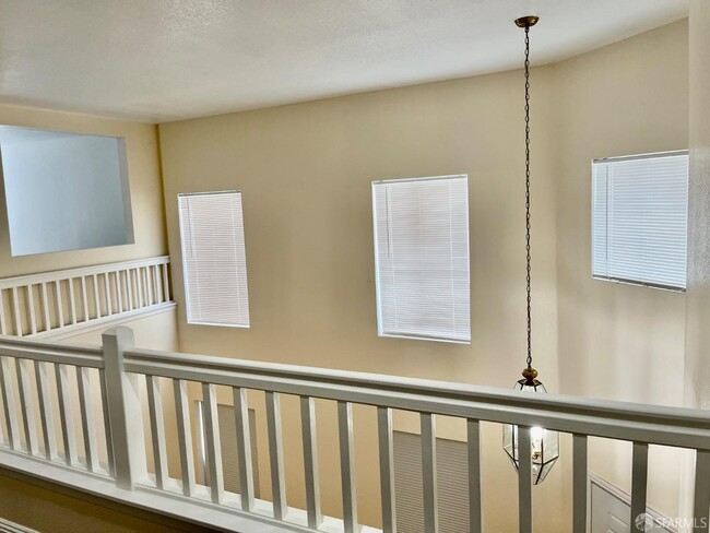 Building Photo - 1713 Crater Peak Way