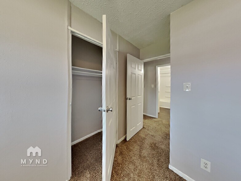 Building Photo - 2620 Eagledale Dr