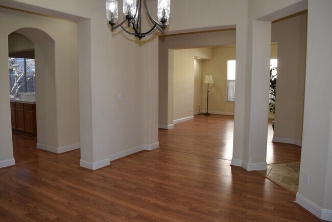 Building Photo - 2768 Westview Dr