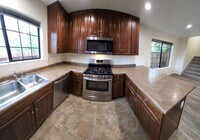 Building Photo - LOCATION-CLOSE PROXIMITY TO POLY CAMPUS