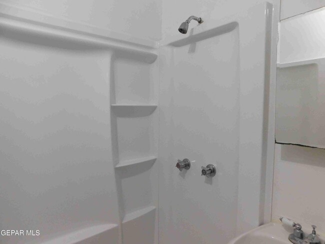 Building Photo - 14936 Karen Kay Dr