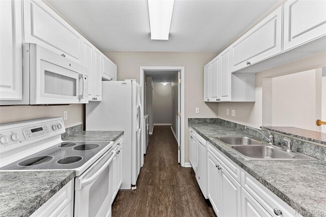 Building Photo - 3553 Oakmonte Blvd