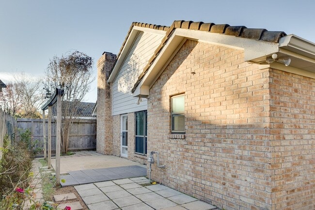 Building Photo - 14211 Sandfield Dr