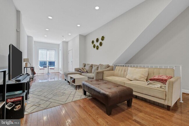 Building Photo - 1203 Girard St NW