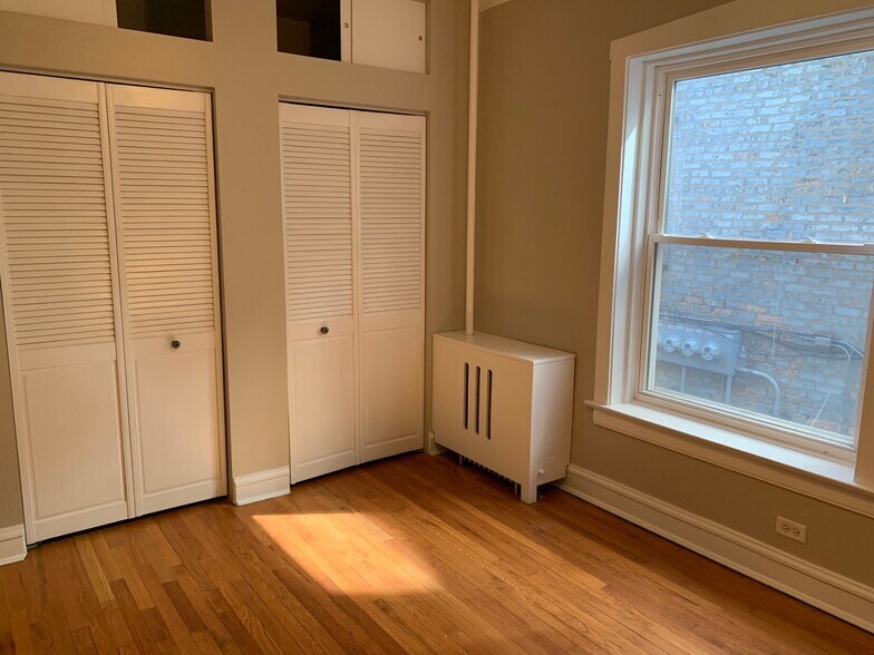 Building Photo - 1468 W Winnemac Ave