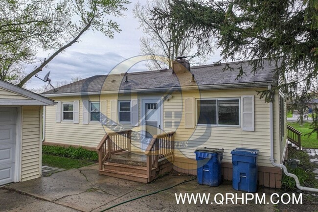 Building Photo - Lake Fenton Schools!