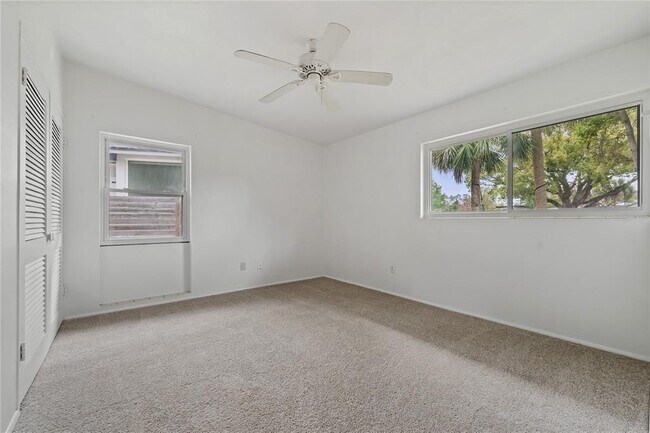 Building Photo - 2115 Sycamore Dr