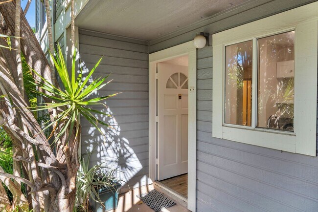Building Photo - Fully Remodeled 2-Bedroom, 2-Bath Condo – Keonekai Villages #27-105