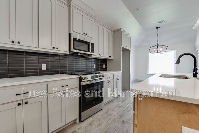 Building Photo - 6133 Frankie Lynn Ln