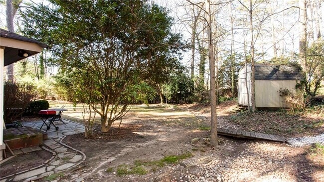 Building Photo - 4061 Lower Roswell Rd