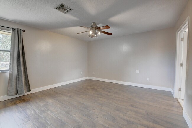 Building Photo - 6165 Belleza Ln