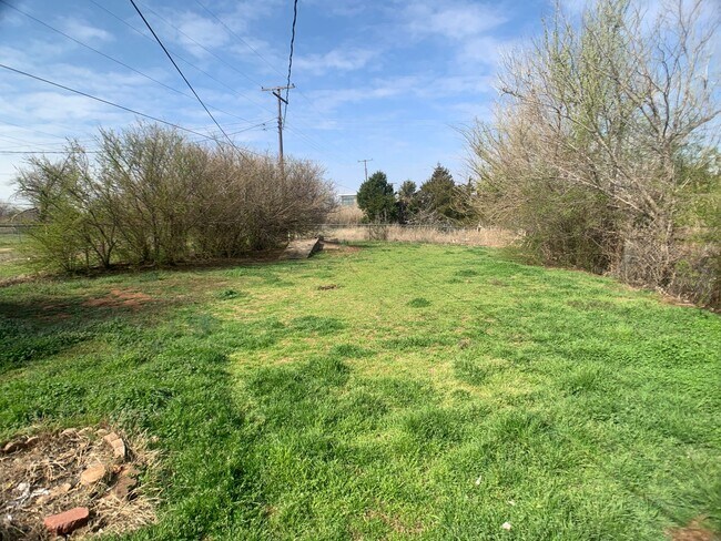 Building Photo - Three Bed NE OKC