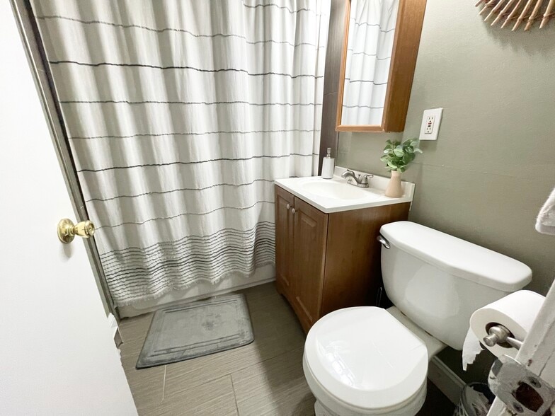 Building Photo - 378 E 8th St