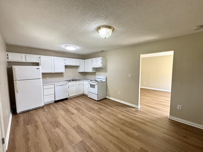 Building Photo - 5317 Beechwood Dr