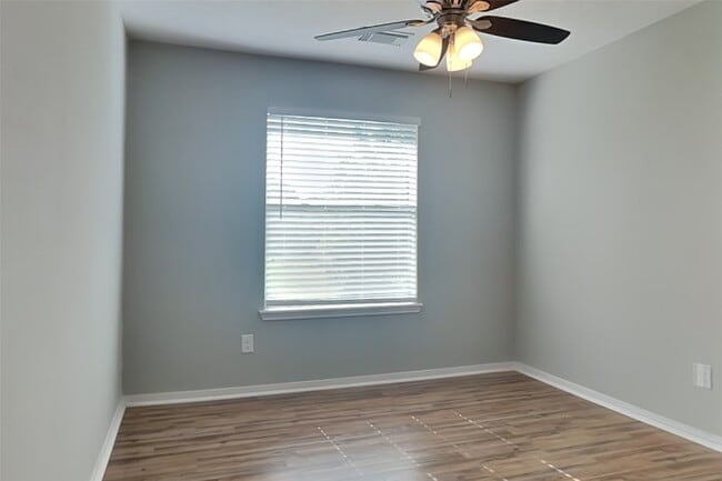 Building Photo - 1210 Colonial Heights Dr