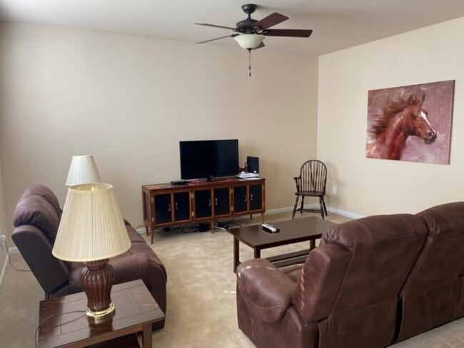 Building Photo - 135 Broomsedge Ln