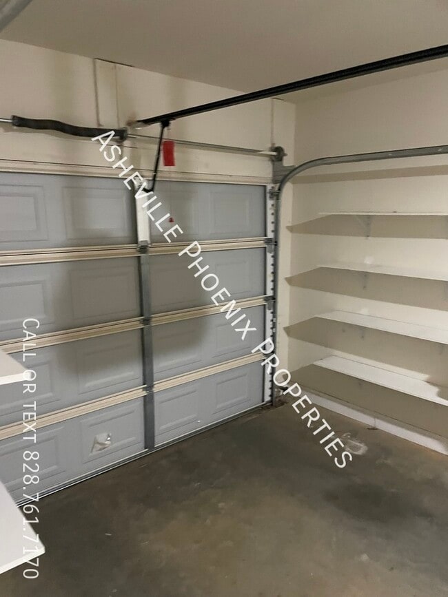 Building Photo - 120 Little Fox Ln