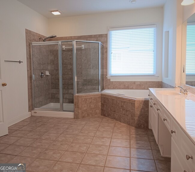 Building Photo - 214 McLaren Gates Dr