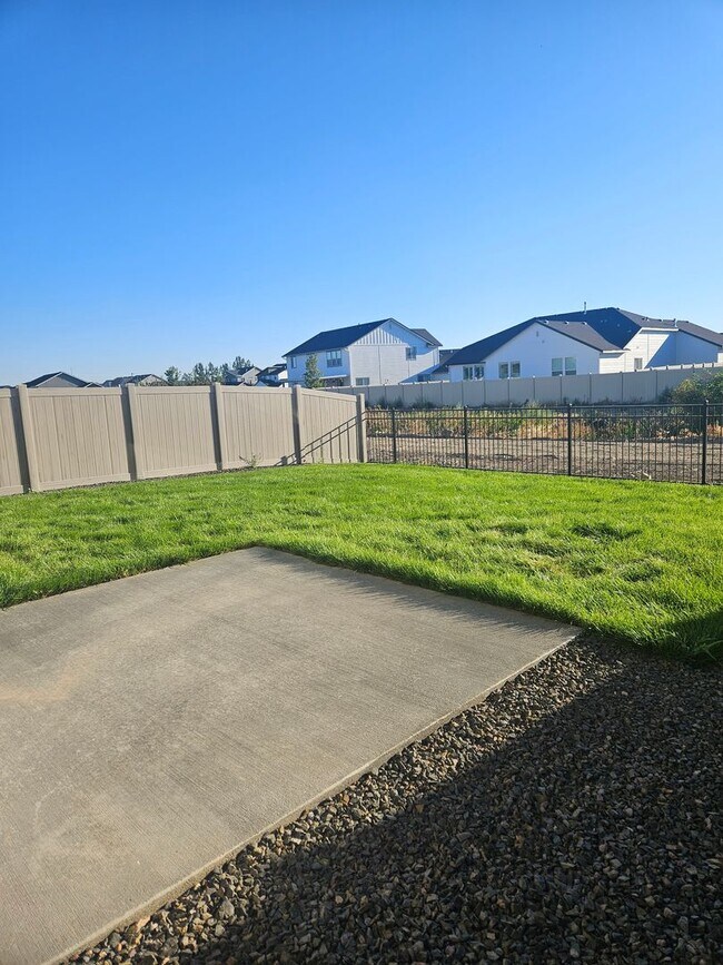 Building Photo - Brand new 4  Bed 2.5 Bath Home- Owyhee Sch...