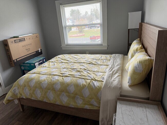 Building Photo - 606 E Main Street Ext