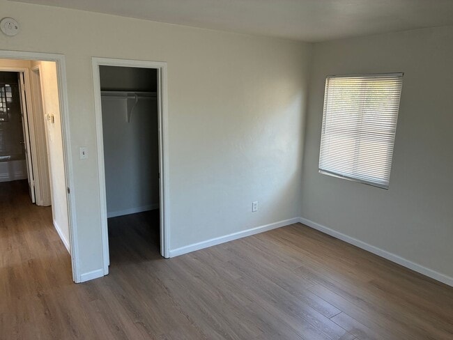 Building Photo - Centrally Located 3/1