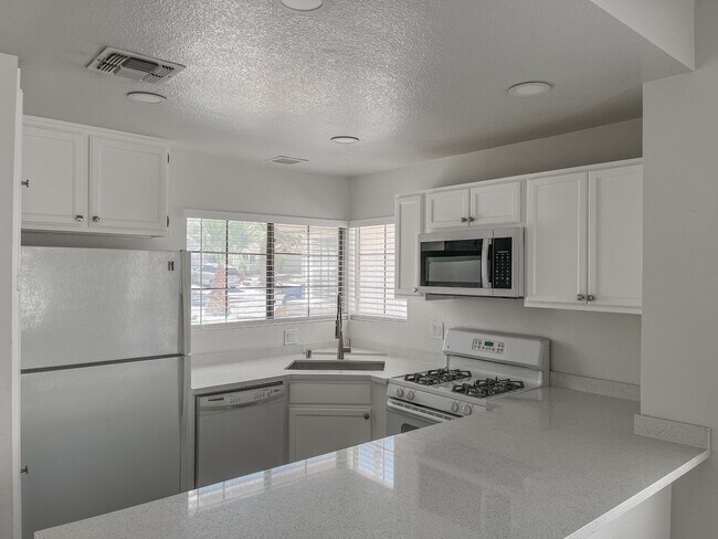 Building Photo - 8423 Palmada Dr