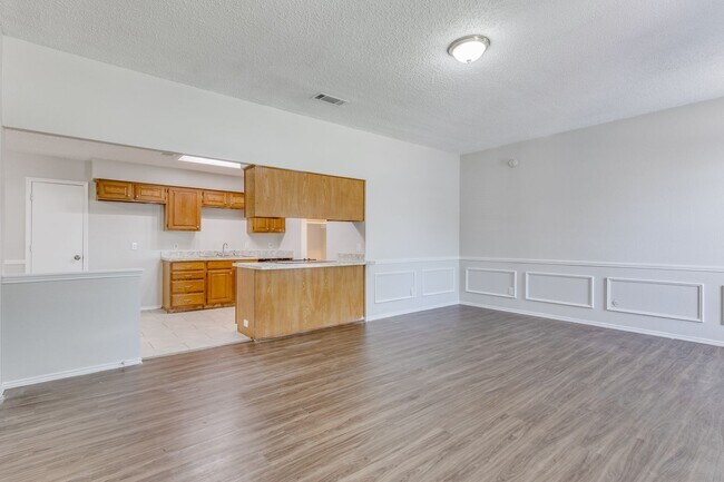 Building Photo - Easy Access to Highways with this 3BR in A...