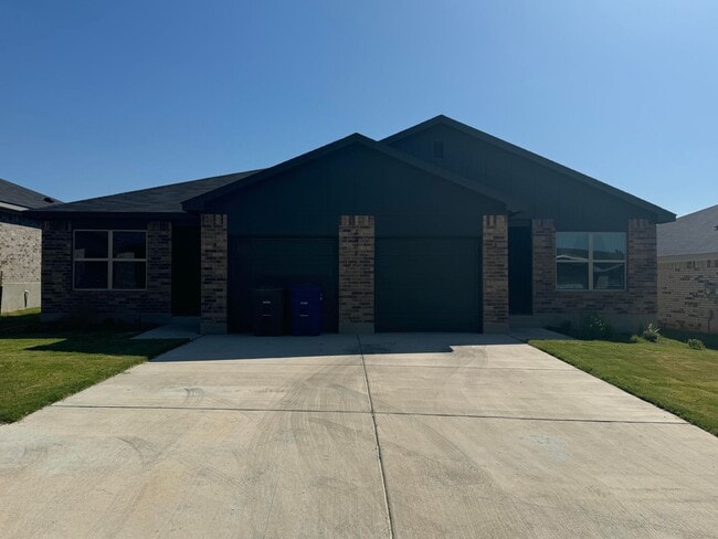 Primary Photo - 1206 Lehmann Dr